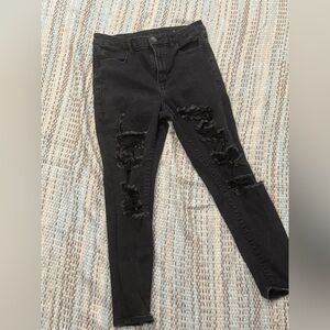 American Eagle Distressed Women’s jeans size 12 Short.